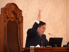 Өөр ардчиллаас жинхэнэ ардчилал руу