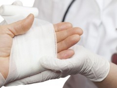 Эцэг эхийн анхаарал сул байгаагаас болж хүүхдүүд гэмтэж байна 