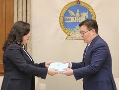 Эрдэнэсийн сангийн тухай хуулийн шинэчилсэн найруулгын төслийг өргөн мэдүүллээ