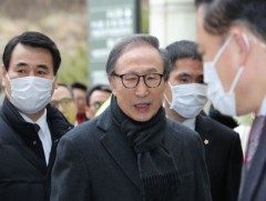 БНСУ-ын экс ерөнхийлөгч Ли Мён Бакад  17  жилийн хорих  ял оноолоо