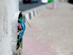 Ил задгай цахилгааны утсаа сольж, хүүхдийн аюулгүй байдлыг хангах хэрэгтэй байна 