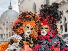 XI зууны үеэс улбаатай Венецийн багт наадам эхэлж байна 