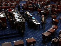 Дональд Трампын Ираны эсрэг дайн зарлах эрх мэдлийг хумих тогтоолыг сенатын танхим дэмжлээ 