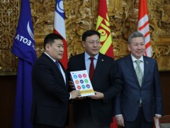 “Алсын хараа-2050”-ийг улс төрийн намуудын дарга нарт гардууллаа
