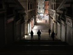 Итали улс дэлгүүр, үйлчилгээний газруудаа хааж, хатуу дэглэм тогтоолоо