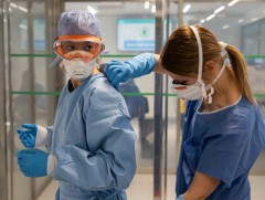 Италид хөл хориог Улаан өндөгний баяр хүртэл сунгалаа 