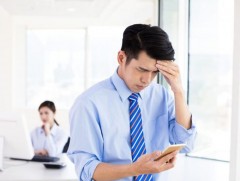 Ухаалаг утасны хэрэглээ толгой өвдөлтийг нэмэгдүүлдэг...