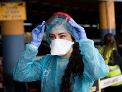 Коронавируст халдвар хэрхэн дамждаг вэ 