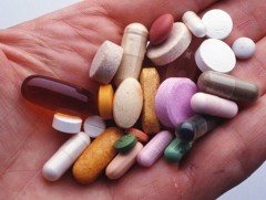 Дархлаагаа дэмжих гэж эм бэлдмэл, витамин дур мэдэн уух нь дархлааг устгах аюултай