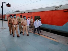 Энэтхэгийн 1.3 тэрбум хүн өнөөдрөөс эхлэн 21 хоног хөл хорионы дэглэмд шилжлээ