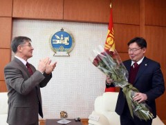 УИХ-ын дарга Г.Занданшатарт төрсөн өдрийн мэндчилгээ дэвшүүллээ