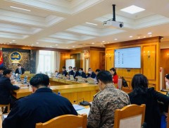 Засгийн газар цаг үеийн асуудлаар хуралдаж байна