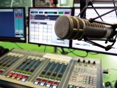 “Авгын цагаан уул”, “Арваар авсан алаг” дууг сураарай 