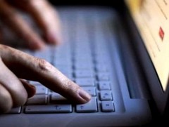 Хүмүүс болгоомжгүй байдлаасаа болж, цахим орчинд луйварчдыг баяжуулж, харин өөрөө хохирогч болдог