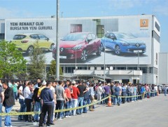 ФРАНЦ: “Рено” компани  ажилчдынхаа тоог 15 мянгаар цомхотгоно