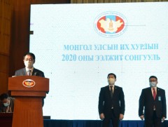 Шинээр сонгогдсон гишүүд үнэмлэхээ гардан авлаа