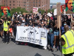 АНУ: Боолчлолд цэг тавьсны баяраар жагсаал хийлээ 