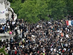 Франц: Парис хотод 15 мянган хүн оролцсон жагсаал болжээ