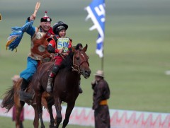 Б.Нямжавын хурдан хээр азарга түрүү магнай болов