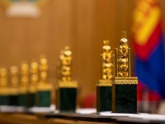 Засгийн газрын “Хүндэт өргөмжлөл”-өөр нэр бүхий хүмүүсийг шагнав