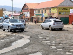 Энэ оны 6,7 дугаар сард нийслэлийн авто замд 4 км нүхэн эвдрэл үүссэн байна 