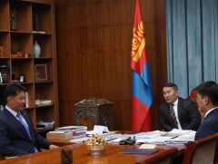 Ерөнхий сайд У.Хүрэлсүх Монгол Улсын Ерөнхийлөгч Х.Баттулгад бараалхлаа