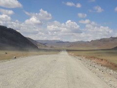 Загастайн давааны хатуу хучилттай автозамын барилгын ажил 60 гаруй хувийн гүйцэтгэлтэй байна