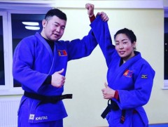 Хөдөлмөрийн баатар Д.Сумъяагийн нөхөр Монгол Улсын начин цол хүртлээ 