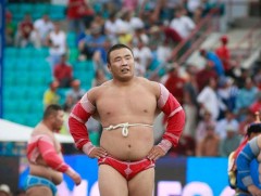 Улсын харцага Д.Анар аймгийн арслан Б.Бат-Оршиход өвдөг шороодлоо 