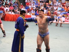 Аймгийн арслан Д.Хүдэрбулга улсын начин цолны болзол хангалаа 