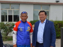 1040 км замыг гүйлтээр туулж яваа Б.Болдбаатар 