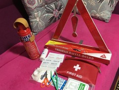 Эрсдэлээс сэргийлж эмийн сан, галын хор, ослын гурвалжин тэмдэг заавал авч явахыг анхааруулж байна