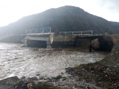 Хархираа, Түргэний гол үерлэж, зам хаагдсаны улмаас 500 гаруй аялагч Увс аймгийн нутагт боогджээ