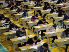 800 оноо авсан сурагчдад мөнгөн урамшуулал олгожээ