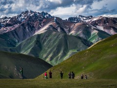 Наадмын амралтыг эртнээс төлөвлөж Монгол орноороо аялж буй эерэг жишээ олон байна 