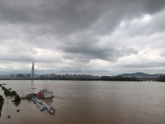 Өмнөд Солонгост борооны улирал ер бусын удаан үргэлжилж байна