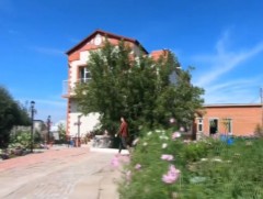 Хөдөлмөрлөж чадвал хашаандаа сайхан амьдрах боломжтой