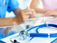 Сумын эмч нар өндөр ачаалалтай ажилладаг ч гар дээрээ 500 мянган төгрөгийн цалин авч байна