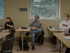 Европын ихэнх улс орон танхимын сургалтаа эхлүүлж байна