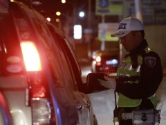 Насанд хүрээгүй хүүхэд тээврийн хэрэгсэл барьж замын хөдөлгөөнд оролцох зөрчил нэмэгдэж байна