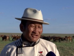 Дундговь аймгийн Өндөршил сумын малчин М.Эрдэнэсайхан 