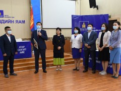 “Эмч гэр бүл” сэтгэл зүрхнийхээ дуудлагаар орон нутагт ажиллана