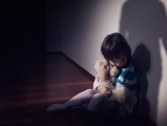 Хүүхдийн хүчирхийллийн нэг гол шалтгаан нь гэр бүл салалт гэж судлаачид хэлж байна