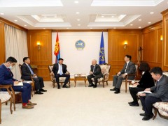 Хууль зүйн байнгын хорооны дарга С.Бямбацогт Монгол Улсын Үндсэн хуулийн цэцийн үйл ажиллагаатай т..