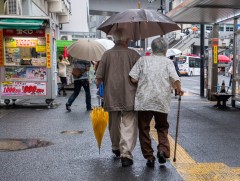 Япон улсад 100-гаас дээш настай 80 мянга гаруй хүн байна 