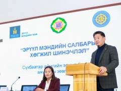 Ерөнхий сайд эрүүл мэндийн салбарынхантай уулзав 