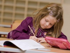 Зургаан настай хүүхдийн гар сайн хөгжөөгүй байдаг тул амархан цуцдаг...