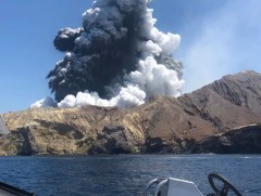 Шинэ Зеланд улсад галт уулын бүс рүү жуулчдыг нэвтрүүлсэн хэрэгт хэд хэдэн байгууллагыг буруутгаад..