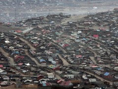 Хорооныхоо хуралд суугаагүй гэдэг шалтгаанаар хүнсний талоныг нь хасчээ