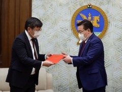 Шадар сайд Я.Содбаатар хуулийн төслүүд өргөн барилаа 